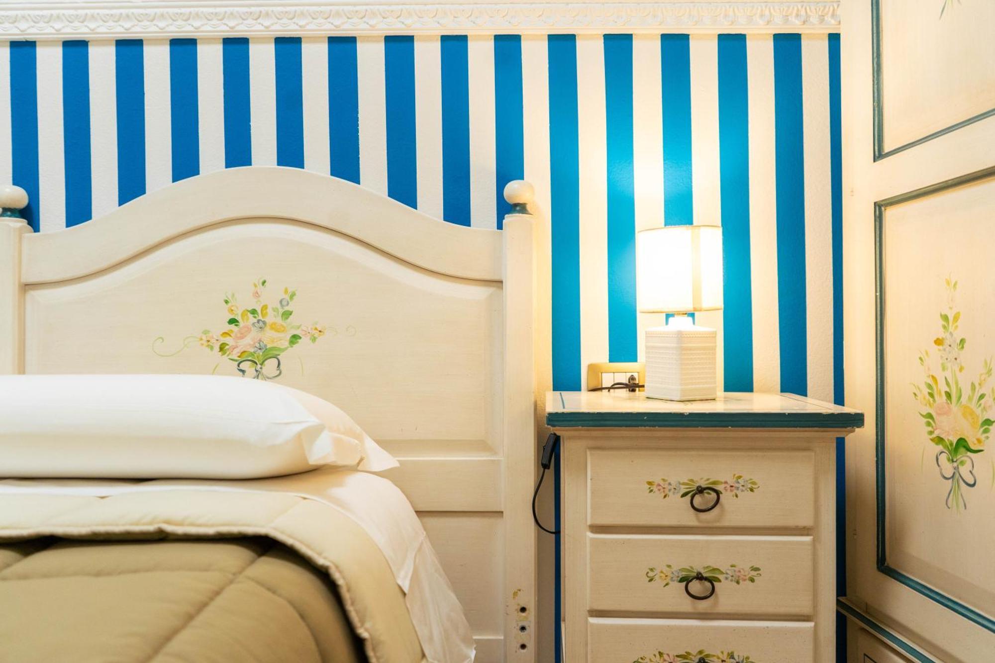 Le Tre Stelle Hotel Cagliari Ngoại thất bức ảnh