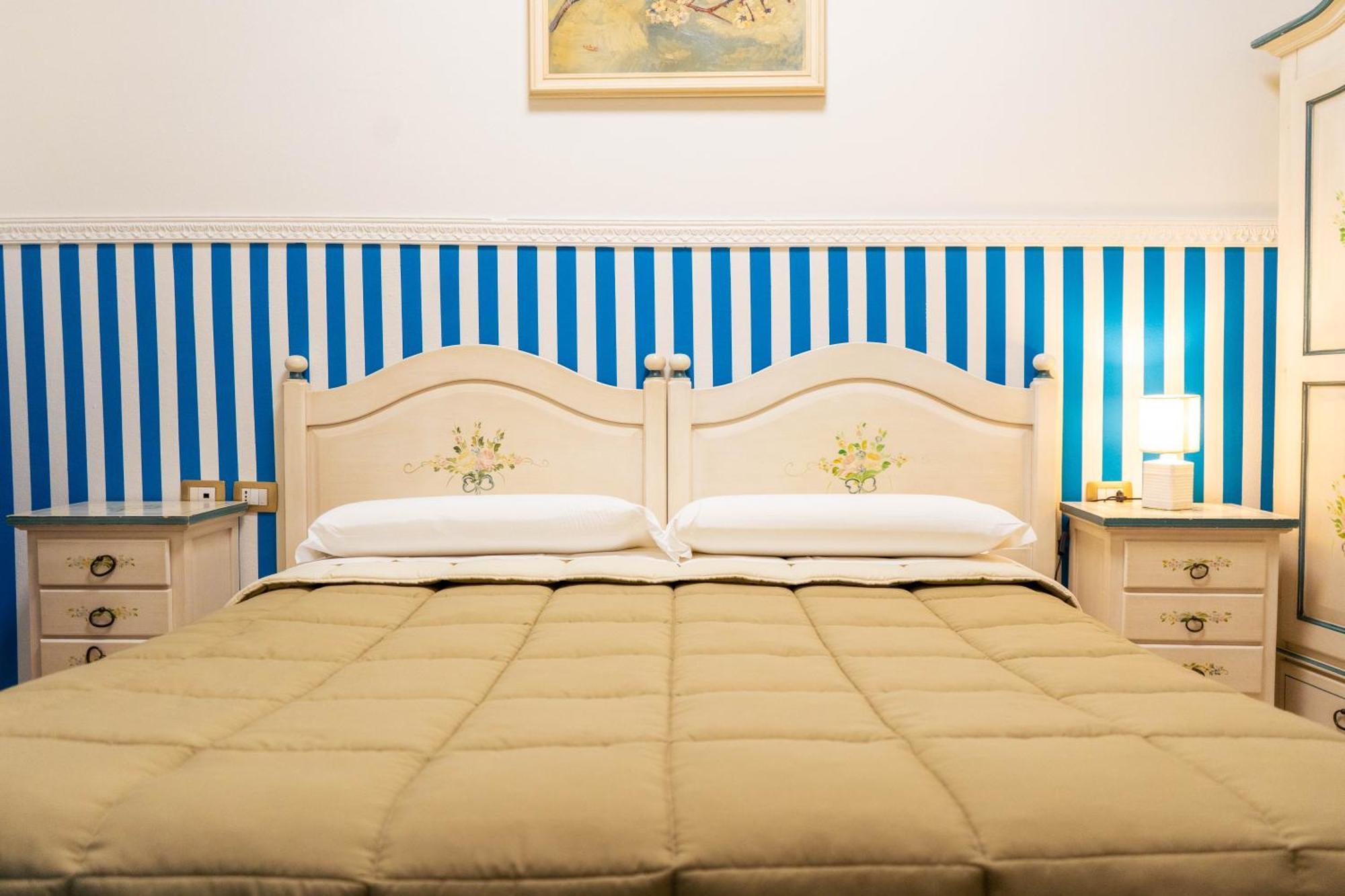 Le Tre Stelle Hotel Cagliari Ngoại thất bức ảnh
