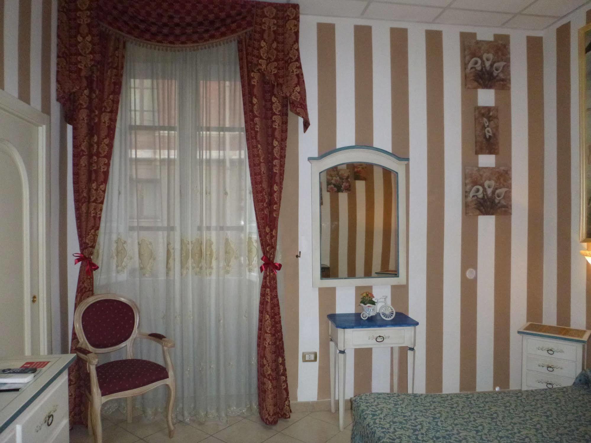 Le Tre Stelle Hotel Cagliari Ngoại thất bức ảnh